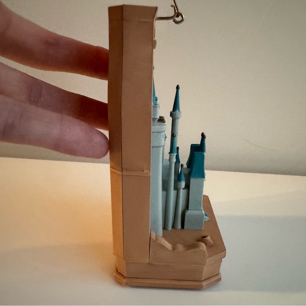 Hallmark Keepsake Ornament 2013 DISNEY CINDERELLA CINDERELLA'S CASTLE - Picture 7 of 10